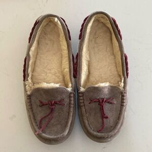 Ugg Dakota Slipper. Purple. Size 9. Brand new insoles!